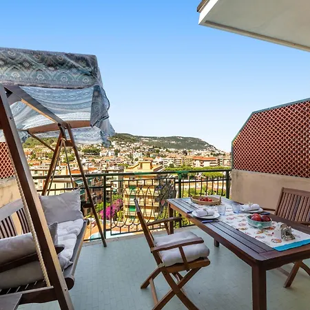 Lisa's Stylish Floor Flat & Double Pool Lägenhet