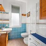 Lisa's Stylish Floor Flat & Double Pool