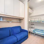 Lisa's Stylish Floor Flat & Double Pool Διαμέρισμα *