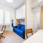 Lisa's Stylish Floor Flat & Double Pool Διαμέρισμα *
