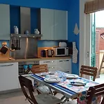 شقة Lisa's Stylish Floor Flat & Double Pool *
