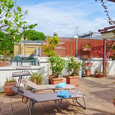 Lisa's Stylish Floor Flat & Double Pool Apartament *