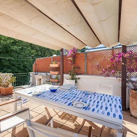 Apartament Lisa's Stylish Floor Flat & Double Pool *