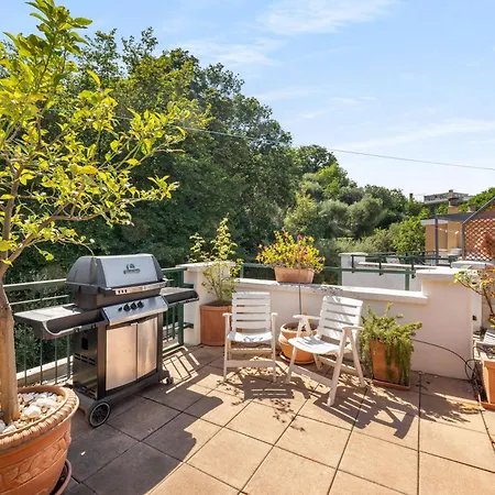 Lisa's Stylish Floor Flat & Double Pool