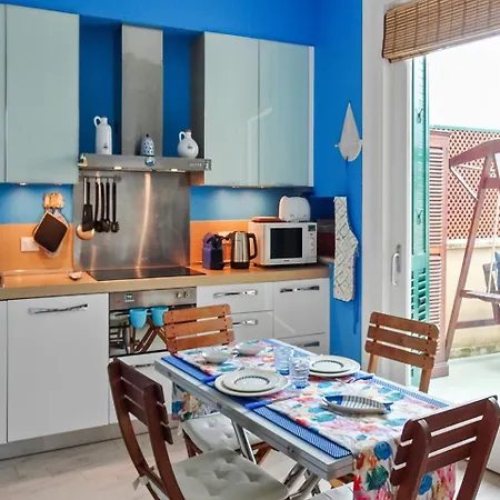 Lisa's Stylish Floor Flat & Double Pool