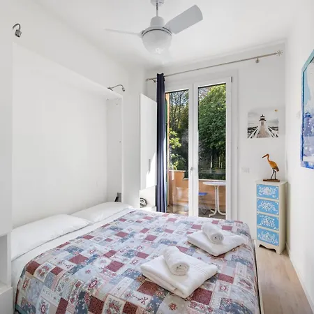 Lisa's Stylish Floor Flat & Double Pool Apartamento Pietra Ligure