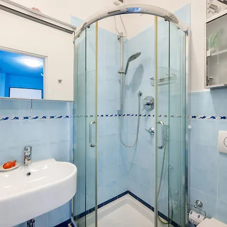 Lisa's Stylish Floor Flat & Double Pool Apartamento Pietra Ligure