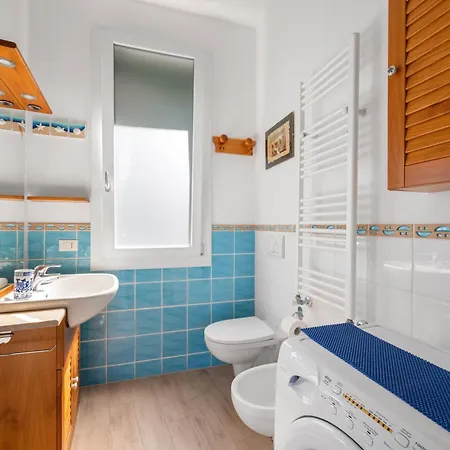 Lisa's Stylish Floor Flat & Double Pool
