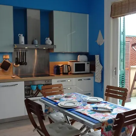 Apartament Lisa's Stylish Floor Flat & Double Pool *